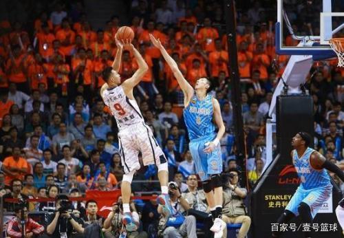 日本队凭借 日本队凭借