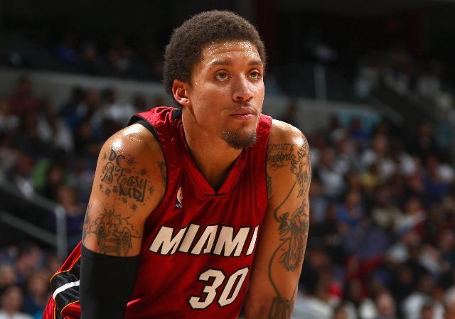 体育维斯塔潘拿下F1首个杆位