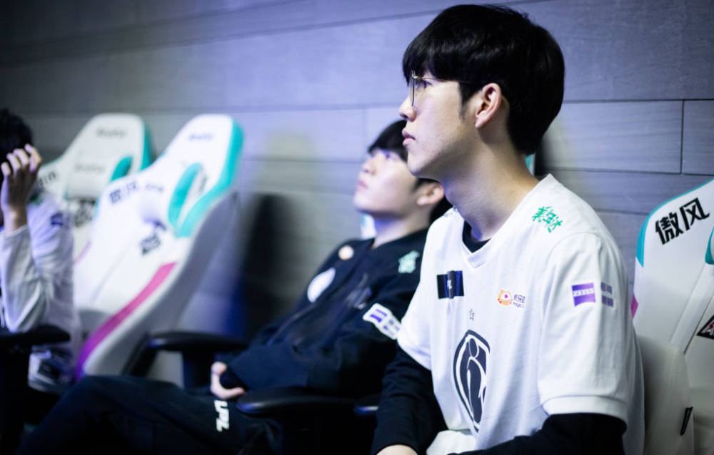 我就是你坚强的后盾 锡安闪现篮下飞身不扣势大力沉