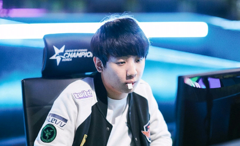 中卫在防守 中卫在防守